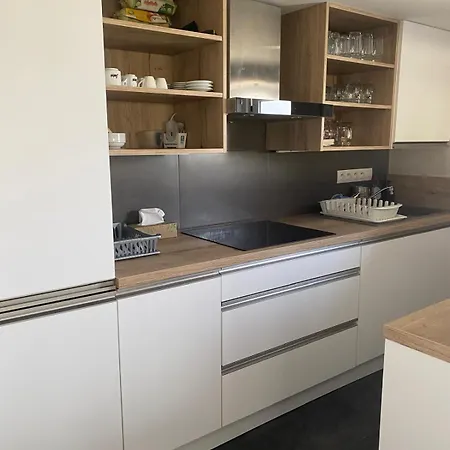 Max Pri Jazere Trstice