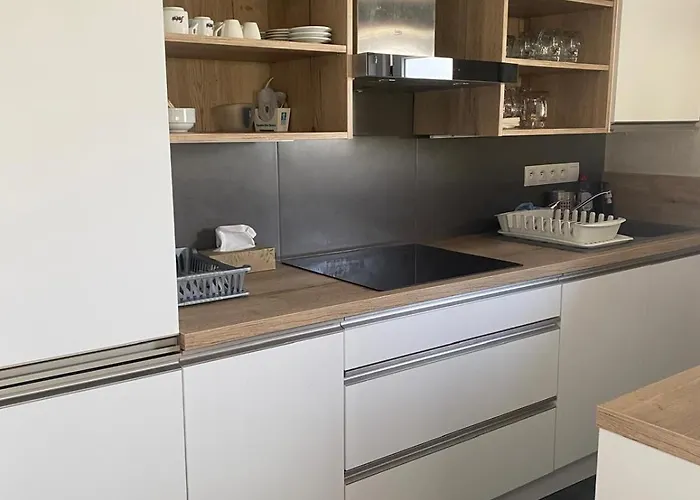 Max Pri Jazere Trstice