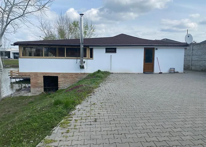 Max Pri Jazere Trstice